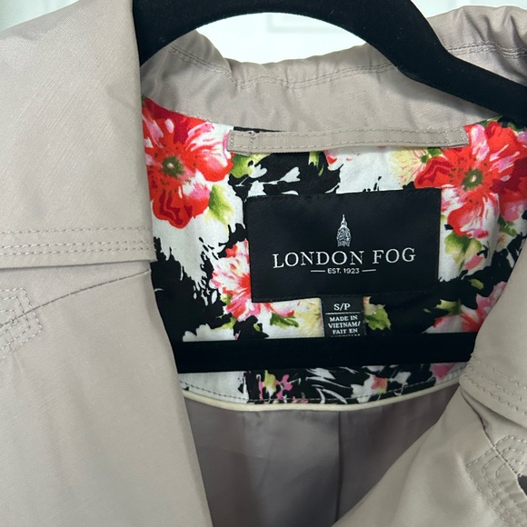 Beige trench coat - Picture 6 of 6